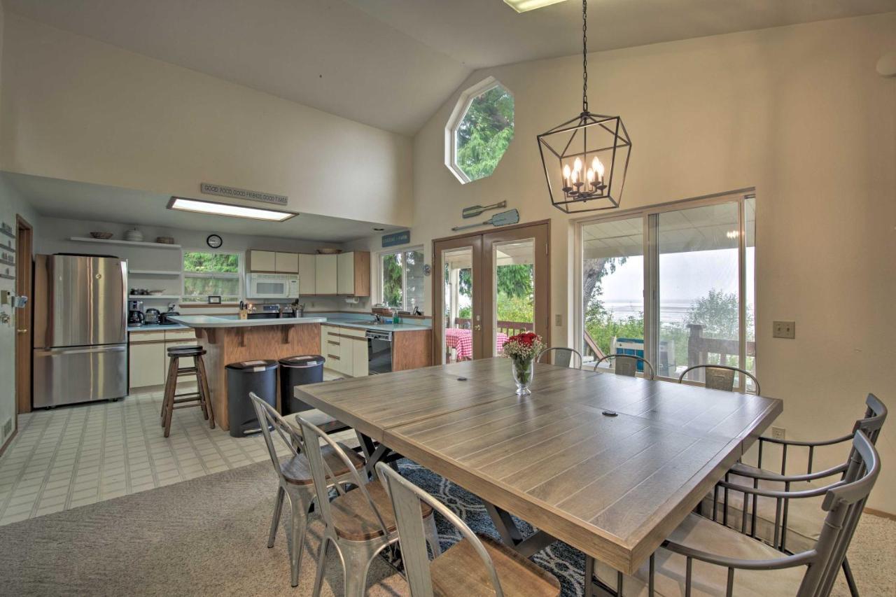 Warm Beach Hideaway With Private Beach! Stanwood Экстерьер фото