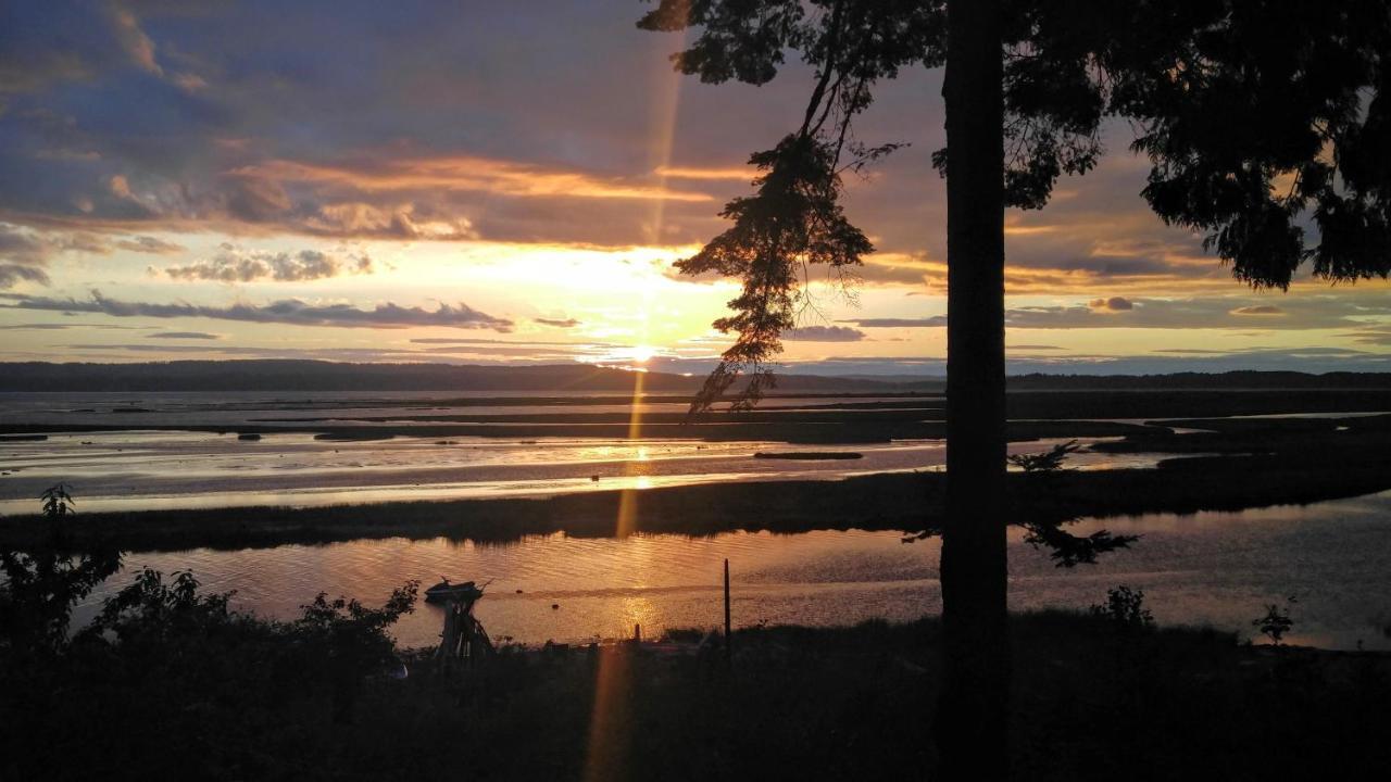 Warm Beach Hideaway With Private Beach! Stanwood Экстерьер фото